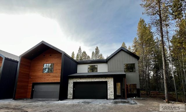 4357 Yeti Ln, Island Park, ID 83429