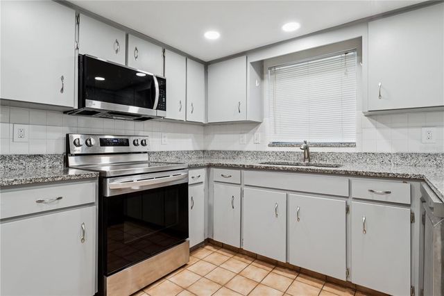 7503 WINCHESTER DRIVE, Tampa, FL 33615