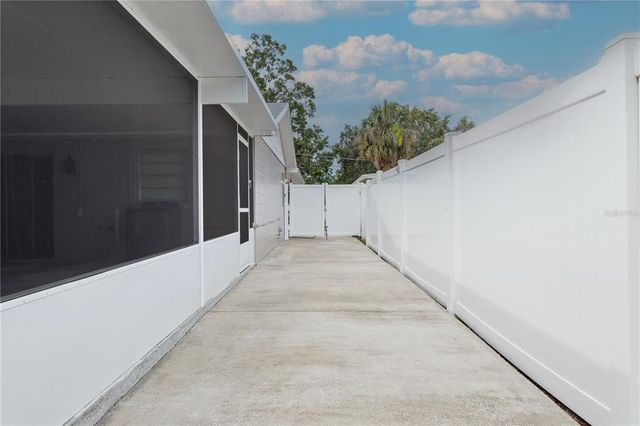 7503 WINCHESTER DRIVE, Tampa, FL 33615