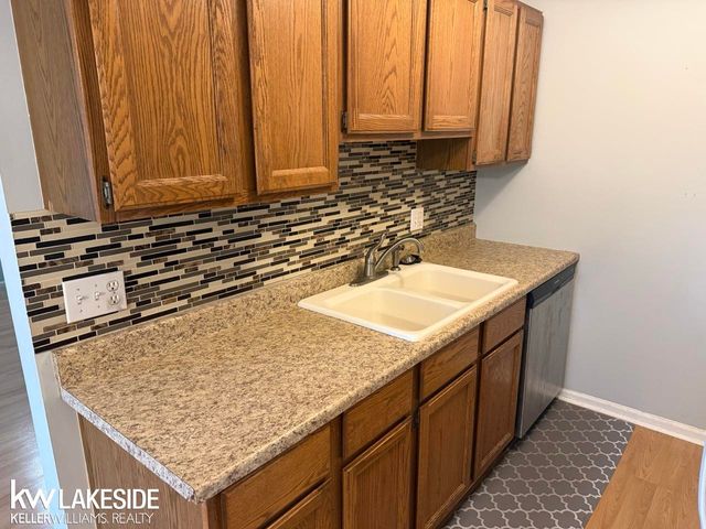 27722 Harrison Woods Lane, Harrison Twp, MI 48045