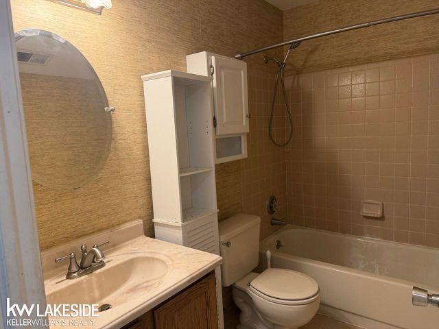 27722 Harrison Woods Lane, Harrison Twp, MI 48045