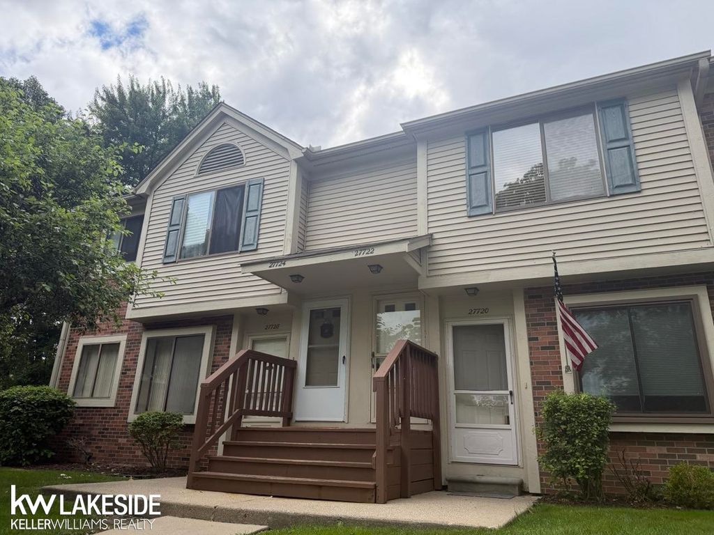 27722 Harrison Woods Lane, Harrison Twp, MI 48045
