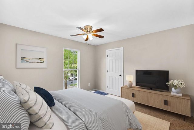 21357 MARSH CREEK DR, Broadlands, VA 20148