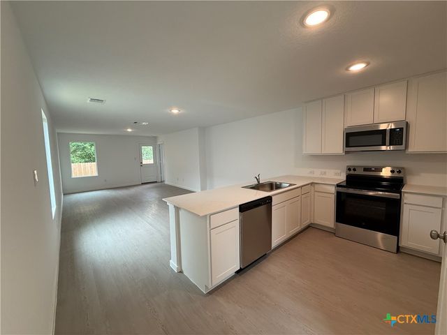 130 Pastar Falls, Seguin, TX 78155
