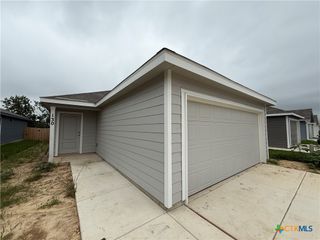 130 Pastar Falls, Seguin, TX 78155