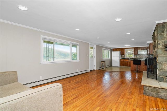 14 Hemlock Hill, Greenwood Lake, NY 10925