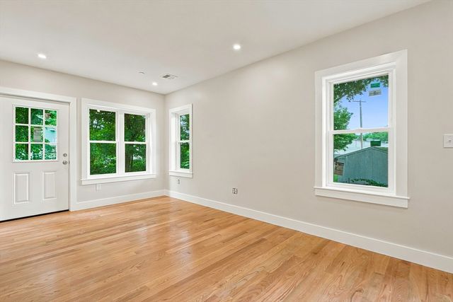 4 Mayhew St 1, Framingham, MA 01702
