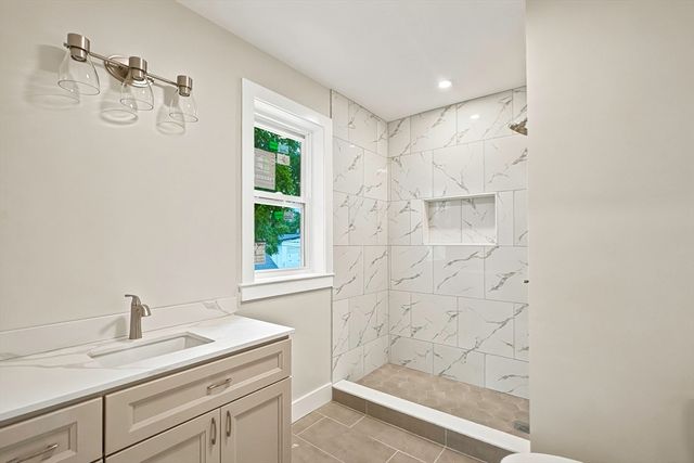 4 Mayhew St 1, Framingham, MA 01702