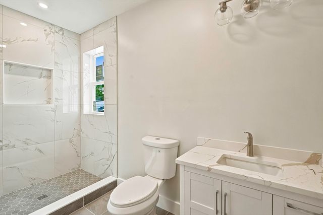 4 Mayhew St 1, Framingham, MA 01702