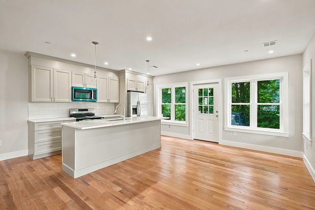 4 Mayhew St 1, Framingham, MA 01702