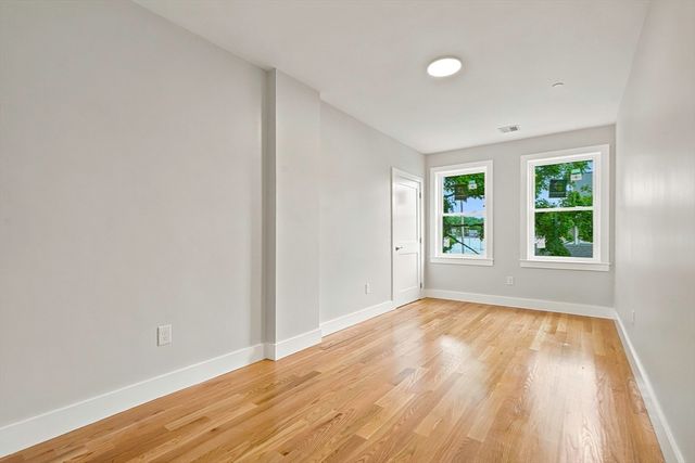 4 Mayhew St 1, Framingham, MA 01702