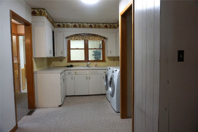 215 E Filmore Street E, Winterset, IA 50273