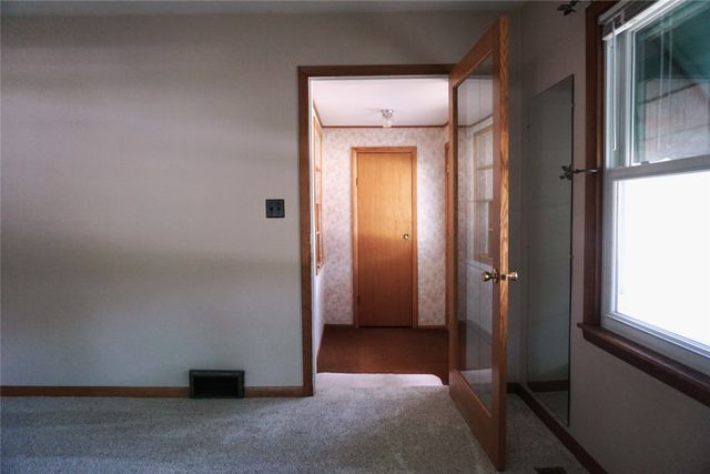 215 E Filmore Street E, Winterset, IA 50273