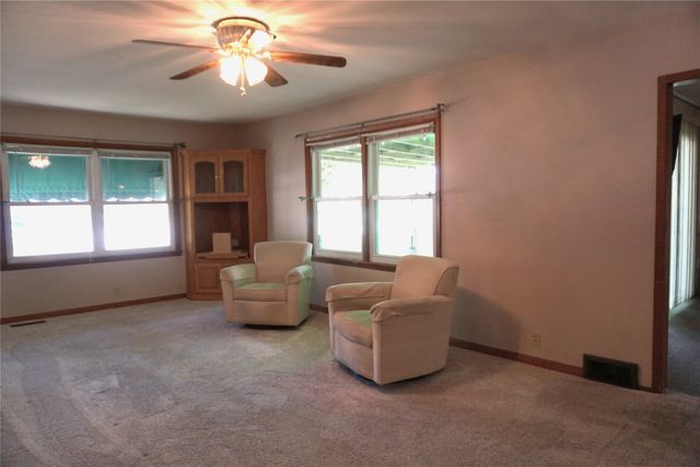 215 E Filmore Street E, Winterset, IA 50273