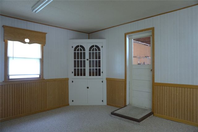 215 E Filmore Street E, Winterset, IA 50273