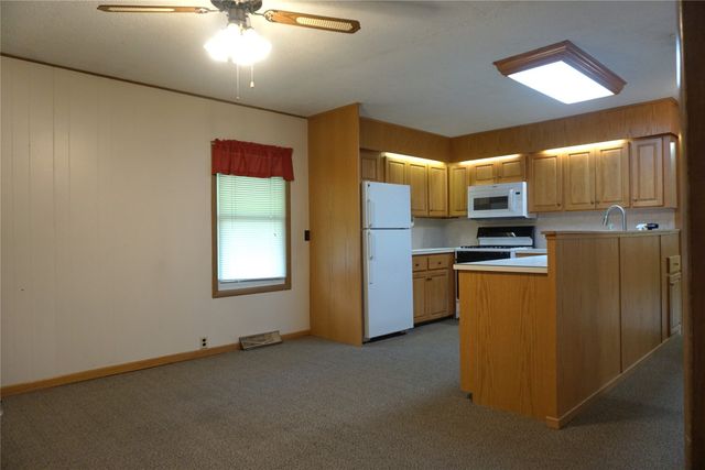 215 E Filmore Street E, Winterset, IA 50273