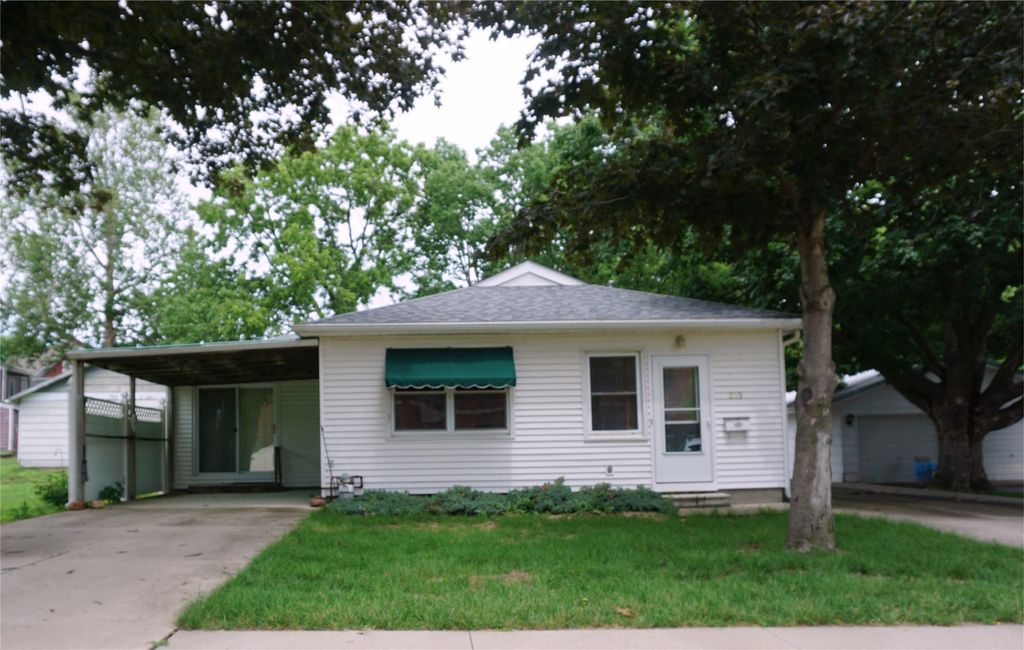 215 E Filmore Street E, Winterset, IA 50273