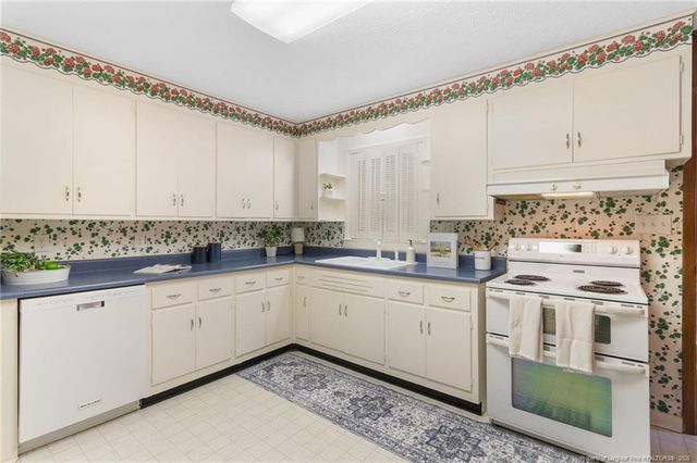 3005 Morganton Road, Fayetteville, NC 28303