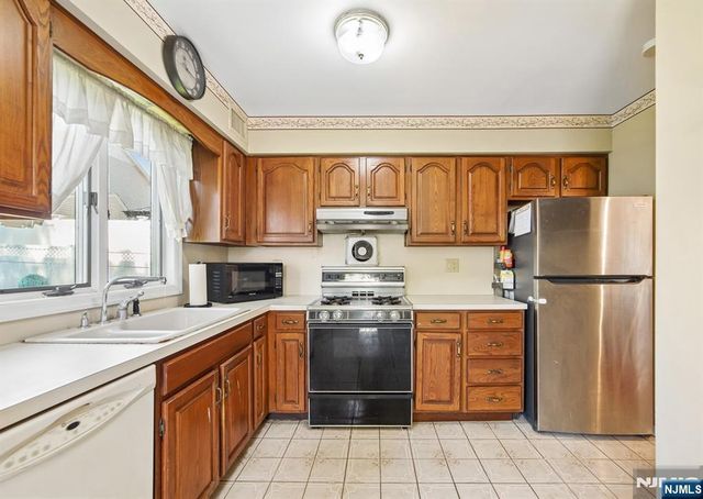 1 Hillside Terrace, Wallington, NJ 07057