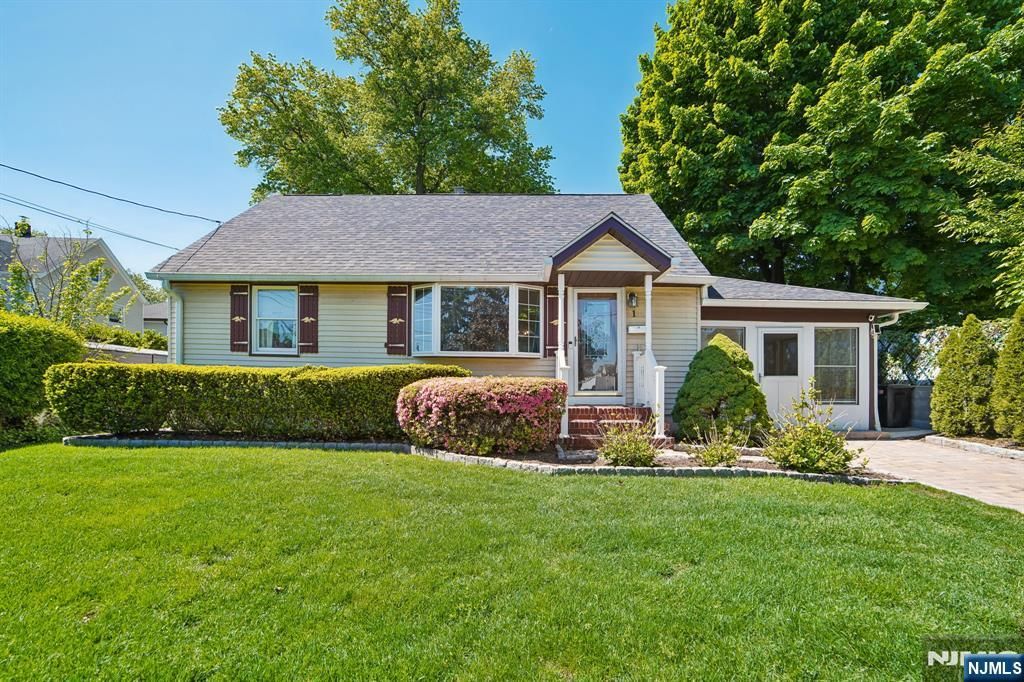 1 Hillside Terrace, Wallington, NJ 07057