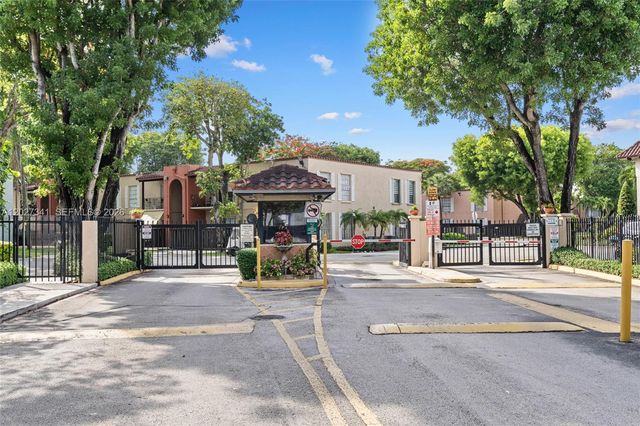 10780 N Kendall Dr E7, Miami, FL 33176