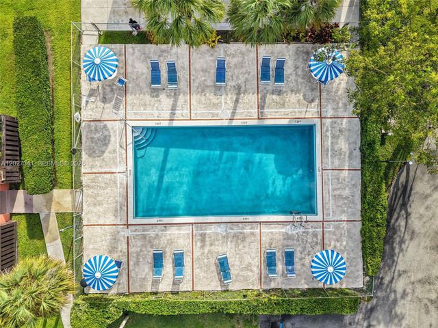 10780 N Kendall Dr E7, Miami, FL 33176