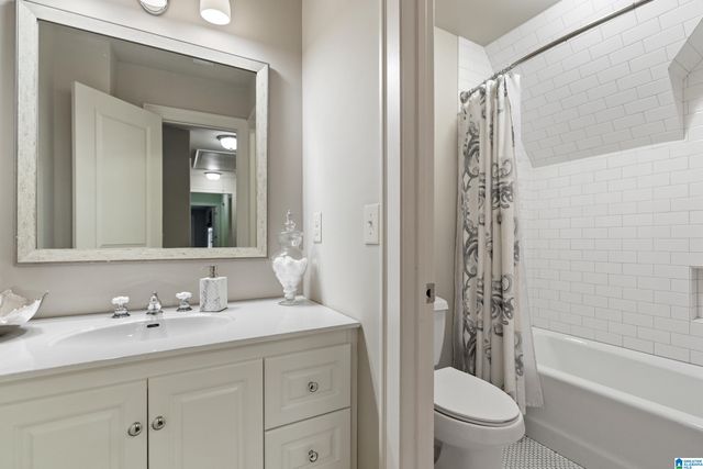 1212 VESTAVIA PLACE, Vestavia Hills, AL 35216