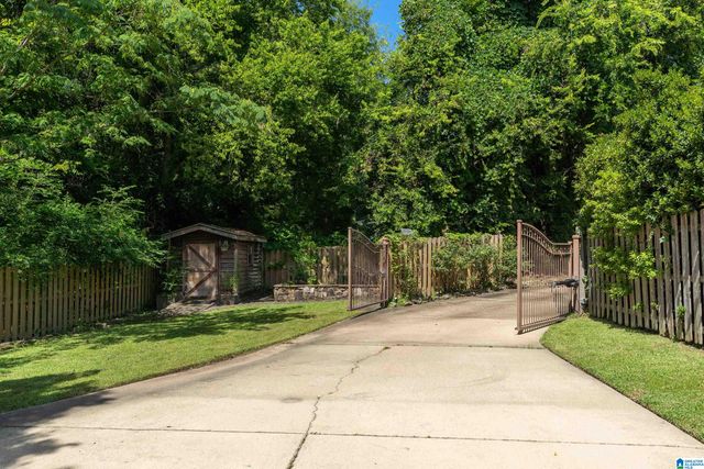 1212 VESTAVIA PLACE, Vestavia Hills, AL 35216