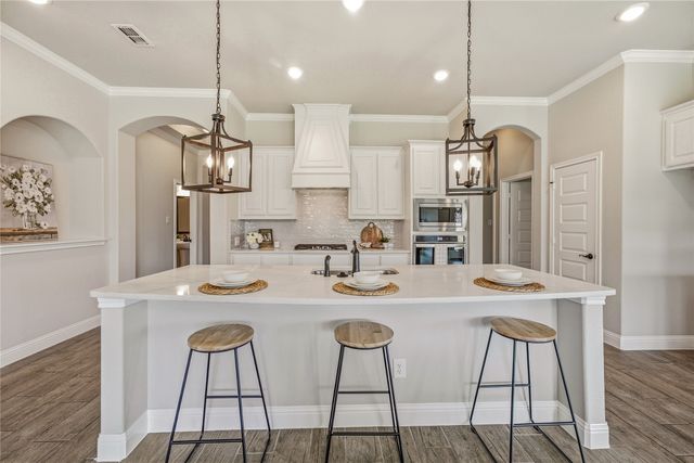 1086 Mickelson Drive, Granbury, TX 76048