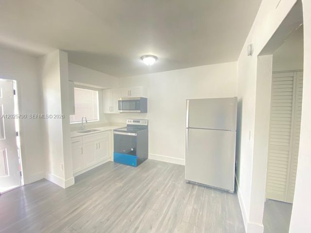 2150 NW 24th St 2, Miami, FL 33142