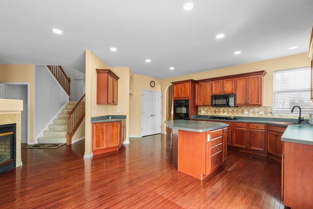 239 Pawtucket Avenue, Elgin, IL 60124