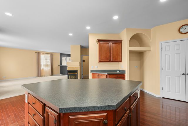 239 Pawtucket Avenue, Elgin, IL 60124