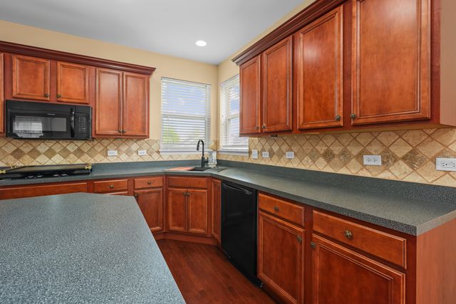 239 Pawtucket Avenue, Elgin, IL 60124