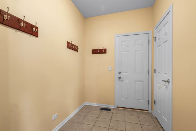 239 Pawtucket Avenue, Elgin, IL 60124