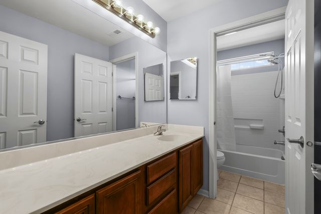 239 Pawtucket Avenue, Elgin, IL 60124