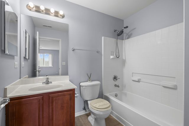 239 Pawtucket Avenue, Elgin, IL 60124