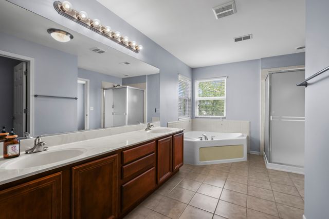 239 Pawtucket Avenue, Elgin, IL 60124