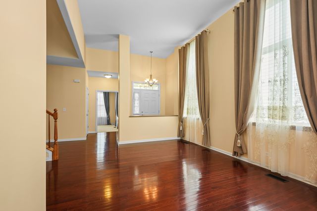 239 Pawtucket Avenue, Elgin, IL 60124
