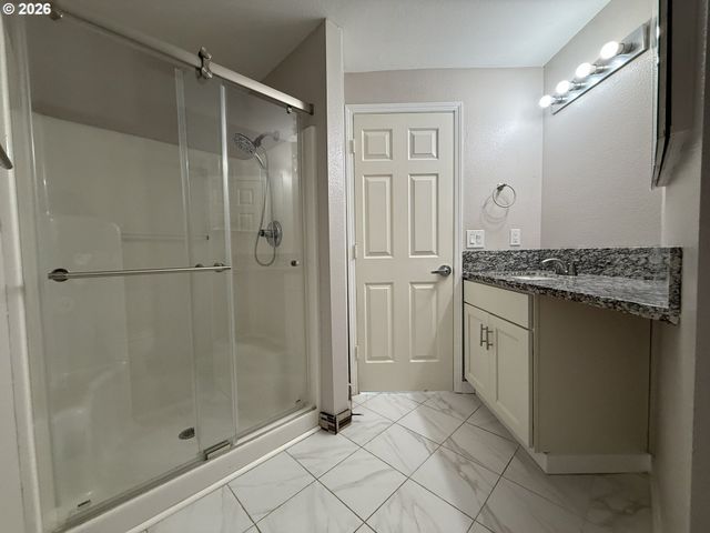 1003 Se 146TH Ave, Portland, OR 97233