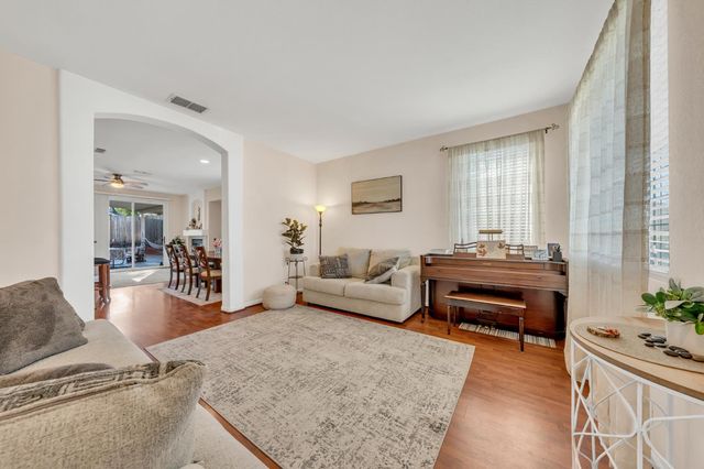 8409 Sundrop Way, Antelope, CA 95843