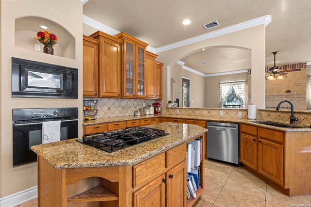 141 County Road 6869, Natalia, TX 78059