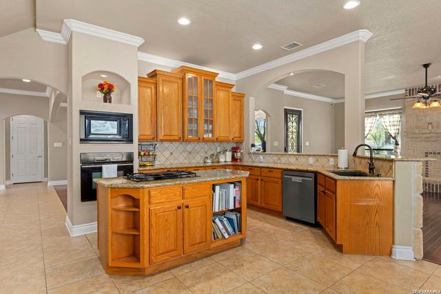 141 County Road 6869, Natalia, TX 78059