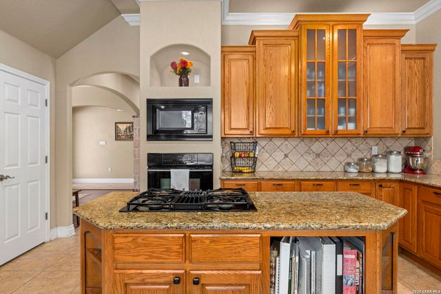 141 County Road 6869, Natalia, TX 78059