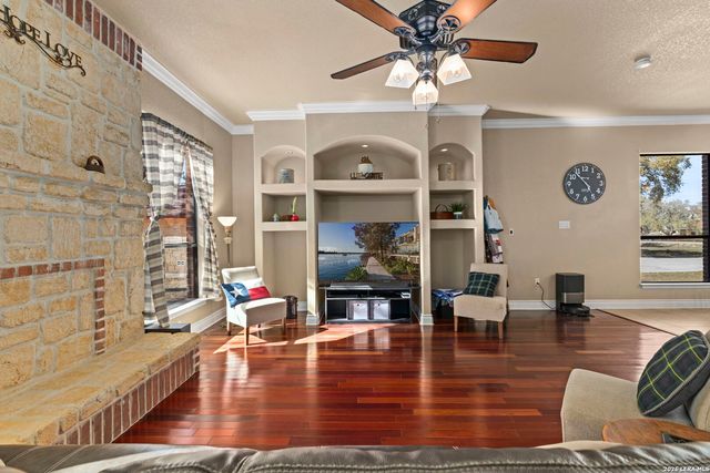 141 County Road 6869, Natalia, TX 78059