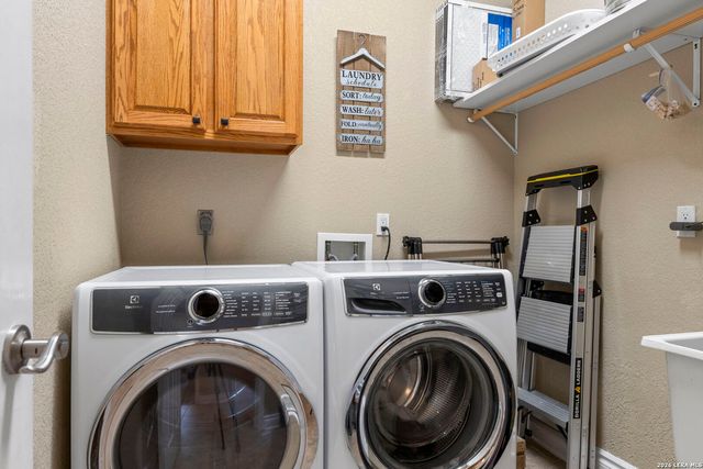 141 County Road 6869, Natalia, TX 78059