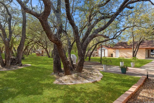 141 County Road 6869, Natalia, TX 78059