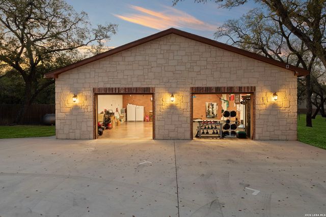 141 County Road 6869, Natalia, TX 78059