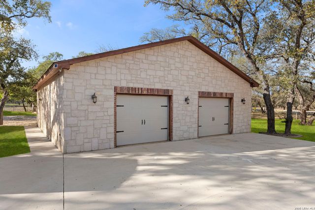 141 County Road 6869, Natalia, TX 78059