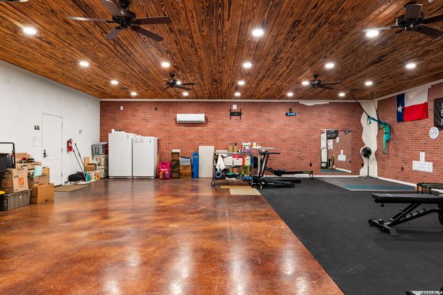 141 County Road 6869, Natalia, TX 78059