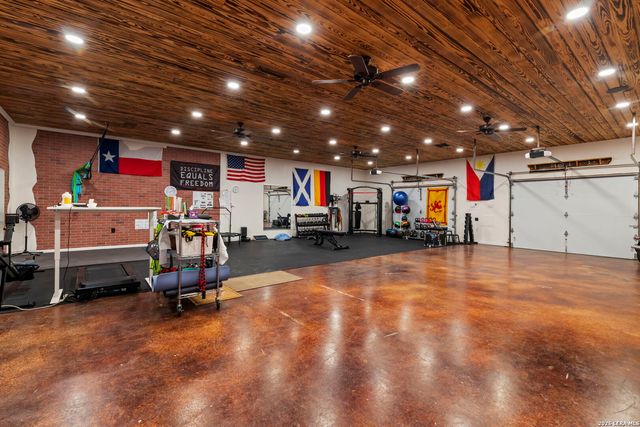 141 County Road 6869, Natalia, TX 78059